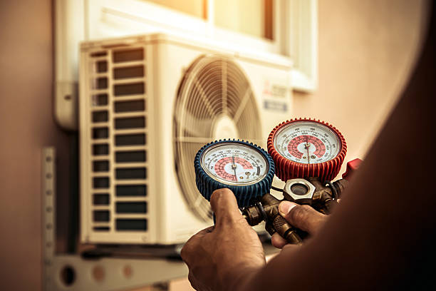 Professional Heat Pump Repair technician working in San Leandro, CA